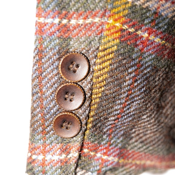 Vintage Wool Tartan Blazer with Velvet Collar – Classic British Style - Picture 9 of 10